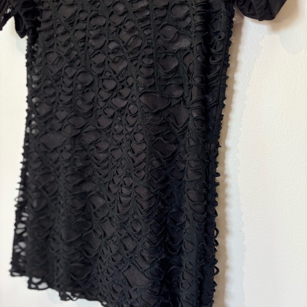 Black Textured Lace V-Neck Women's Top - Picture 4 of 5